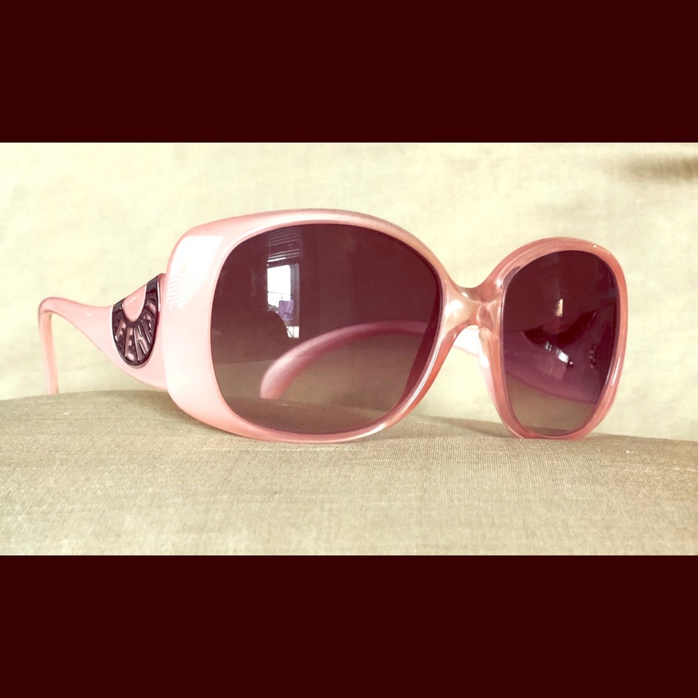 Fendi Sunglasses FS5064 Chef in Pink Pearl 🕶